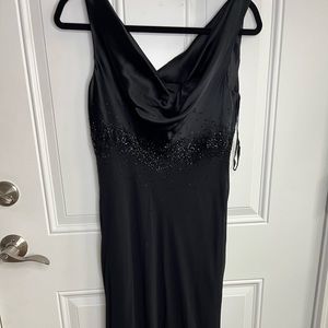 Beautiful black formal dress! Perfect for weddings, formals, proms!
